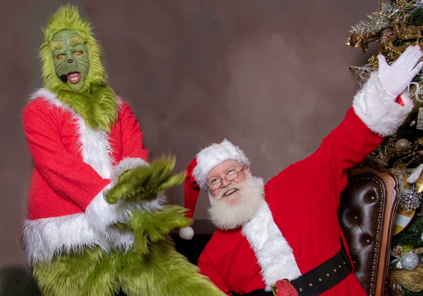 dixie-santa-and-grinch