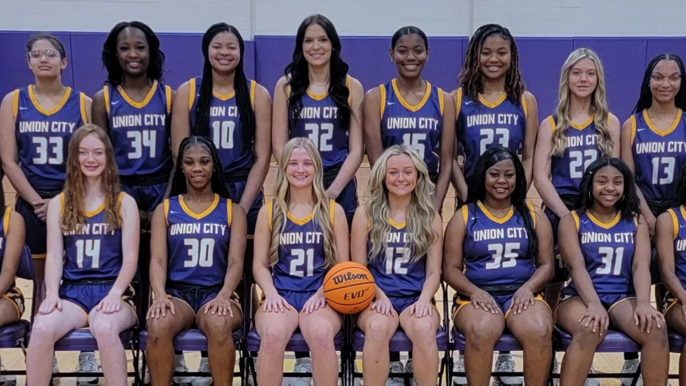 2023-24-uchs-girls-basketball-team-photo