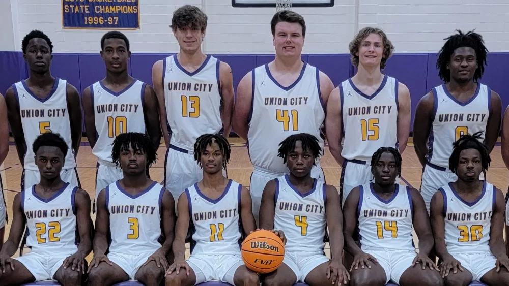 2023-24-uchs-boys-basketball-team-photo-1