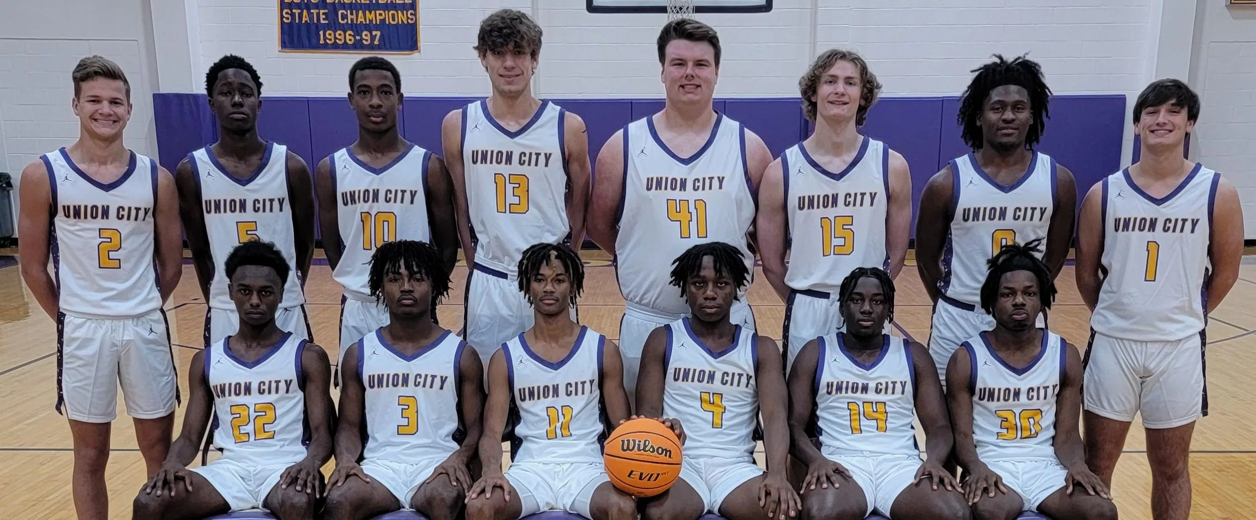 2023-24-uchs-boys-basketball-team-photo-1