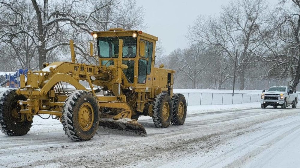 city-of-paris-snow-removal-city-pic