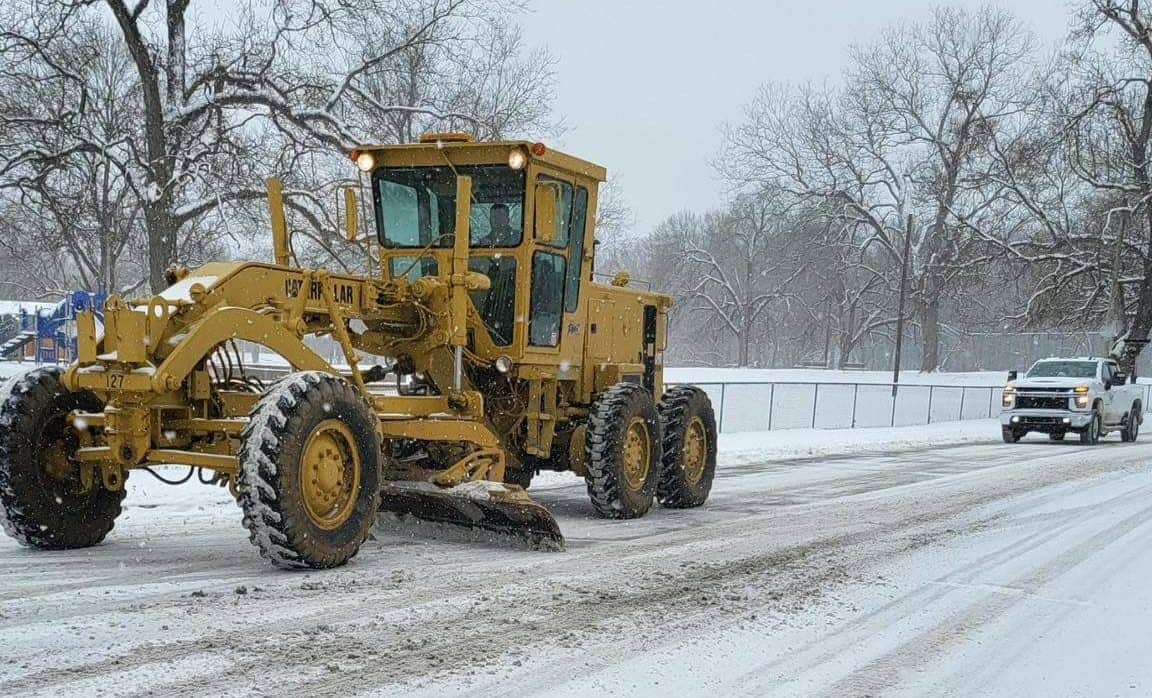 city-of-paris-snow-removal-city-pic