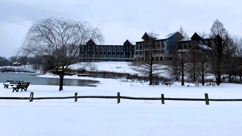 pl-lodge-in-snow