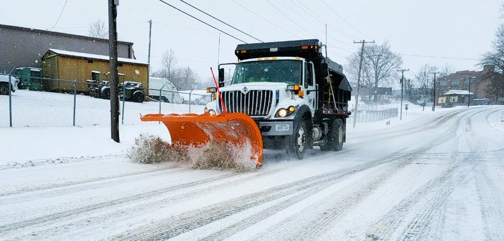 city-paris-work-snow
