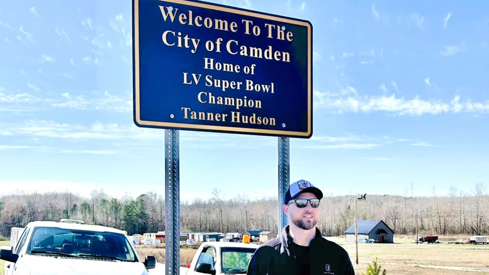 tanner-w-sign-crop