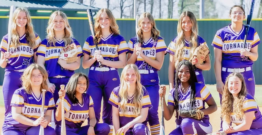 2024-uchs-softball-team-photo