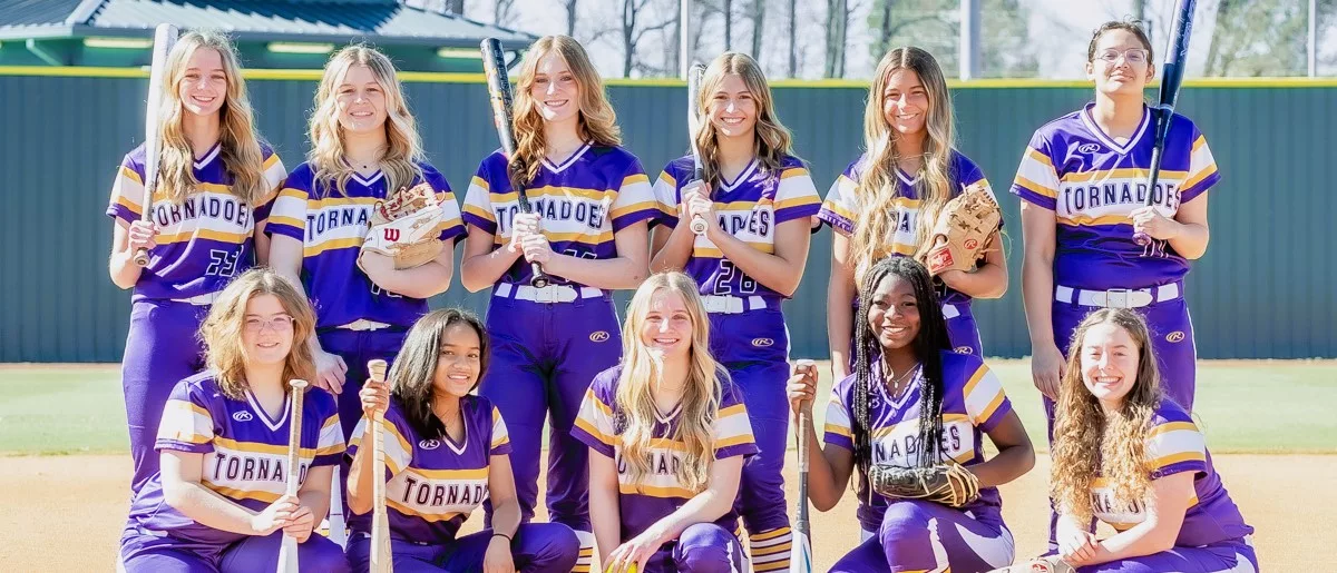 2024-uchs-softball-team-photo