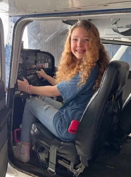 ob-kid-in-plane