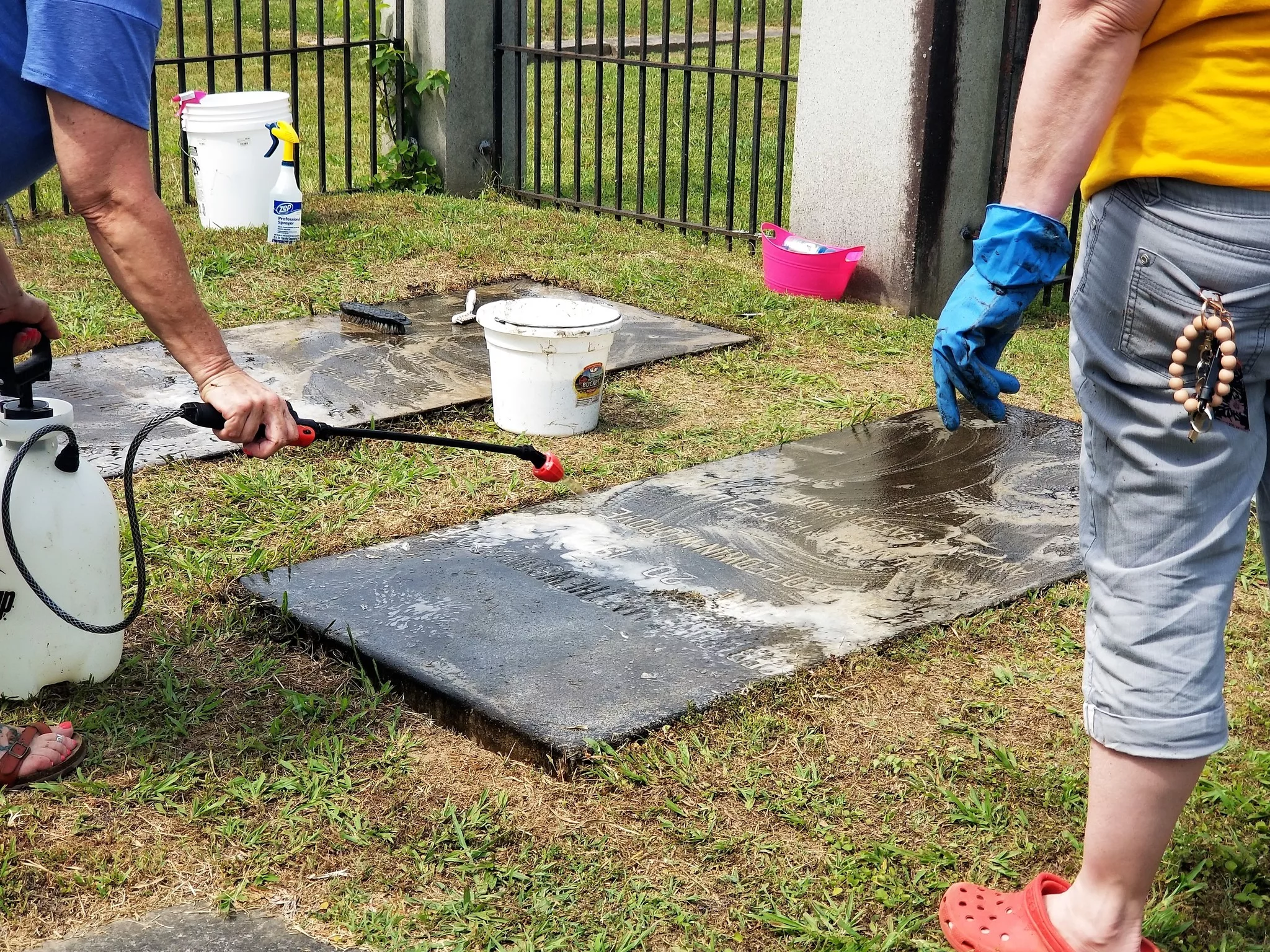 cleaning-city-cemetery-2023