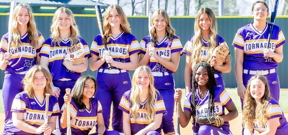 uc-2024-uchs-softball-team-photo-2