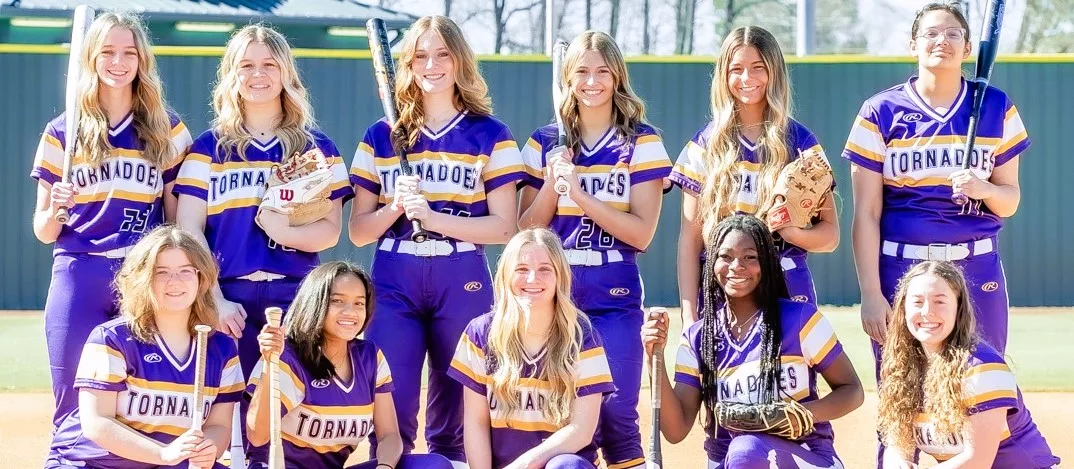 uc-2024-uchs-softball-team-photo-2