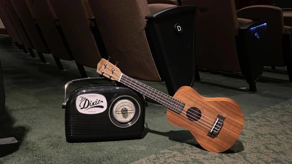 dixie-photo-w-guitar