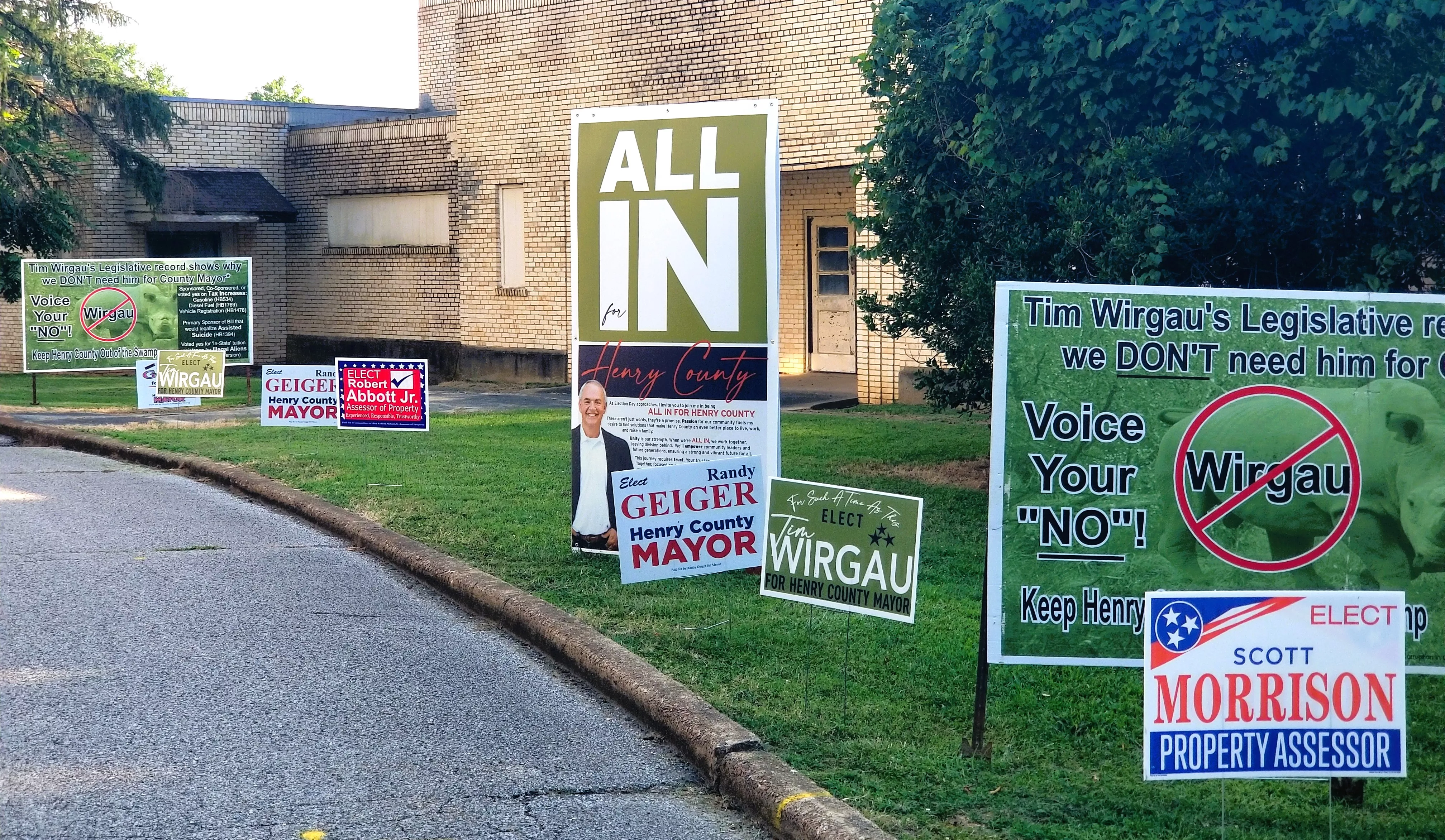 early-voting-signs-to-vote