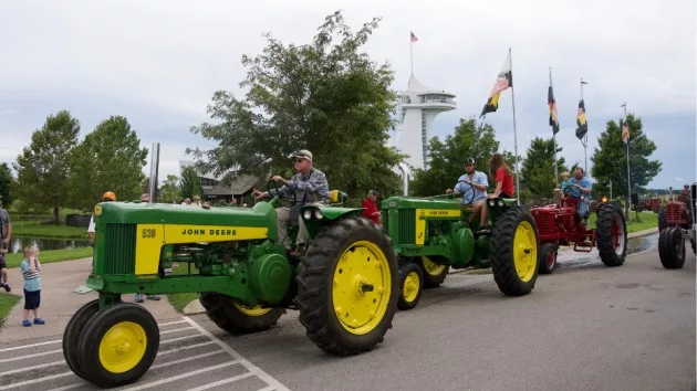 tractor-show-1