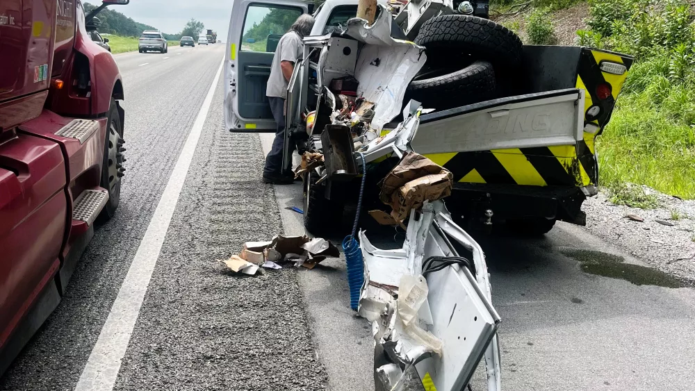 tdot-truck-hit-i-640