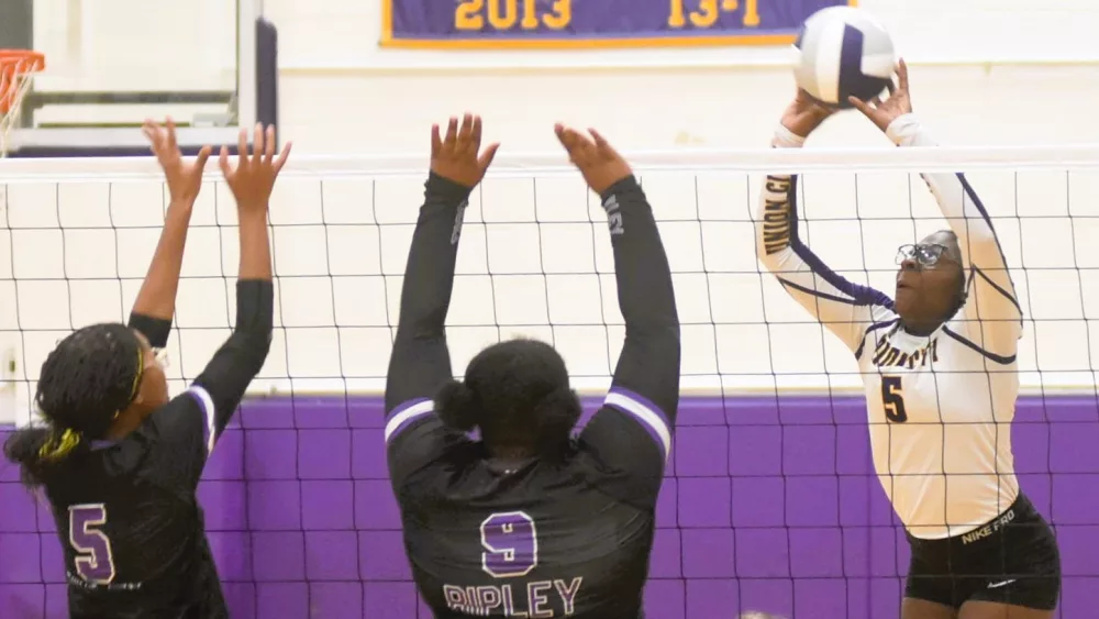 uc-fall-sports-volley