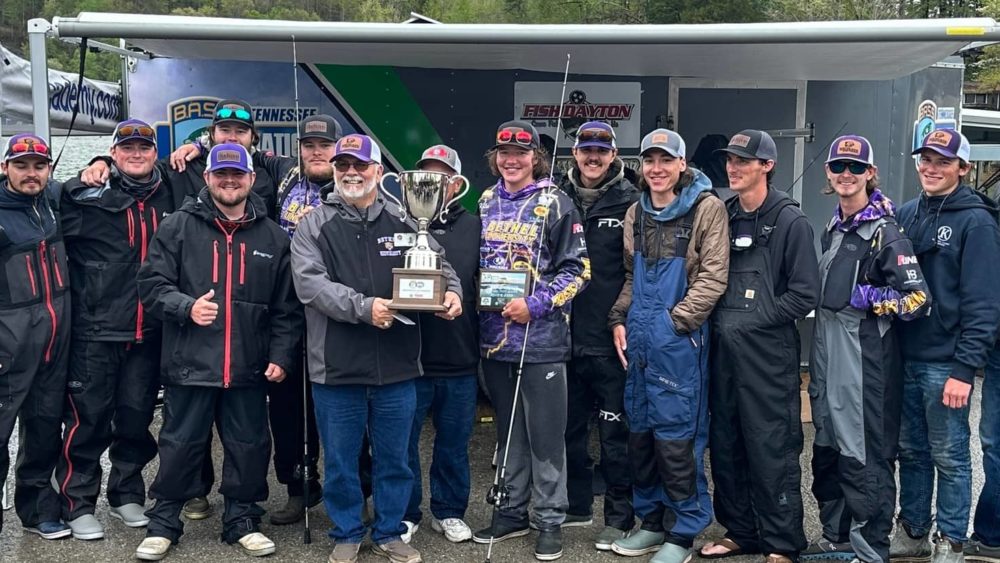 bethel-bass-cats-w-trophy