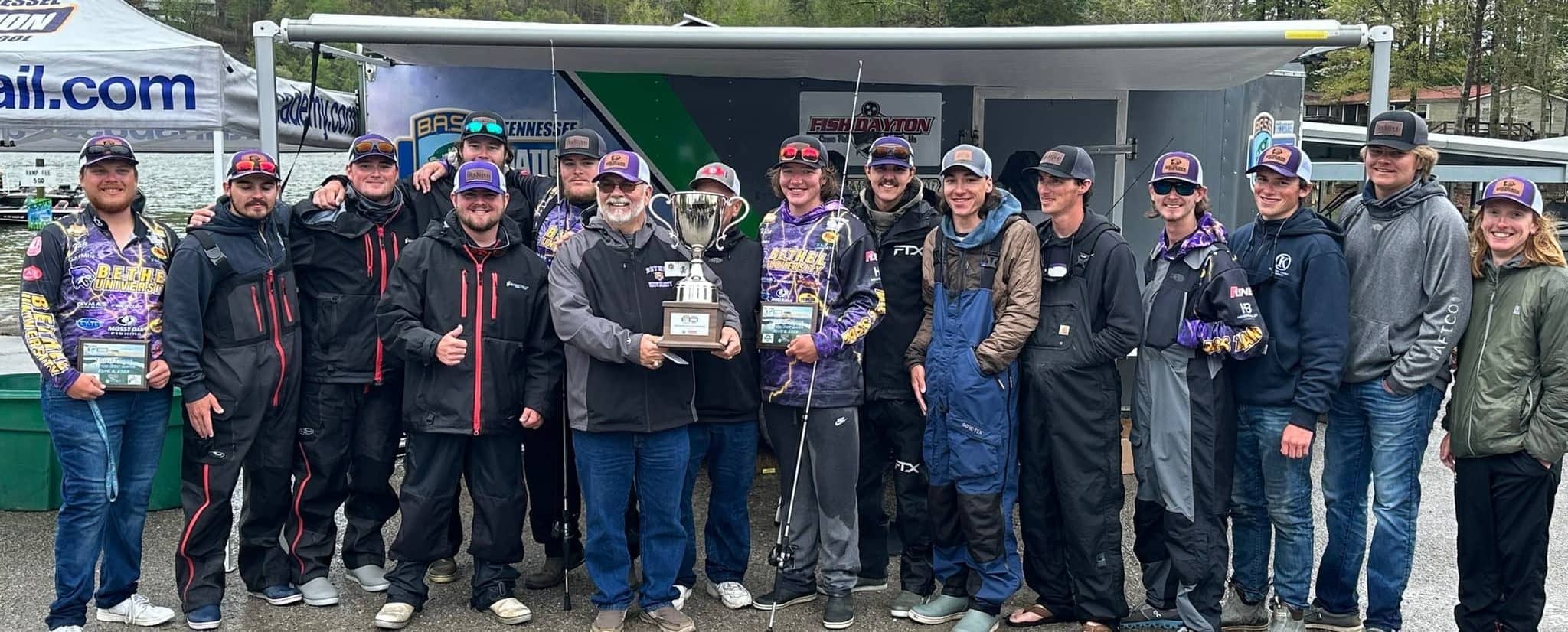 bethel-bass-cats-w-trophy
