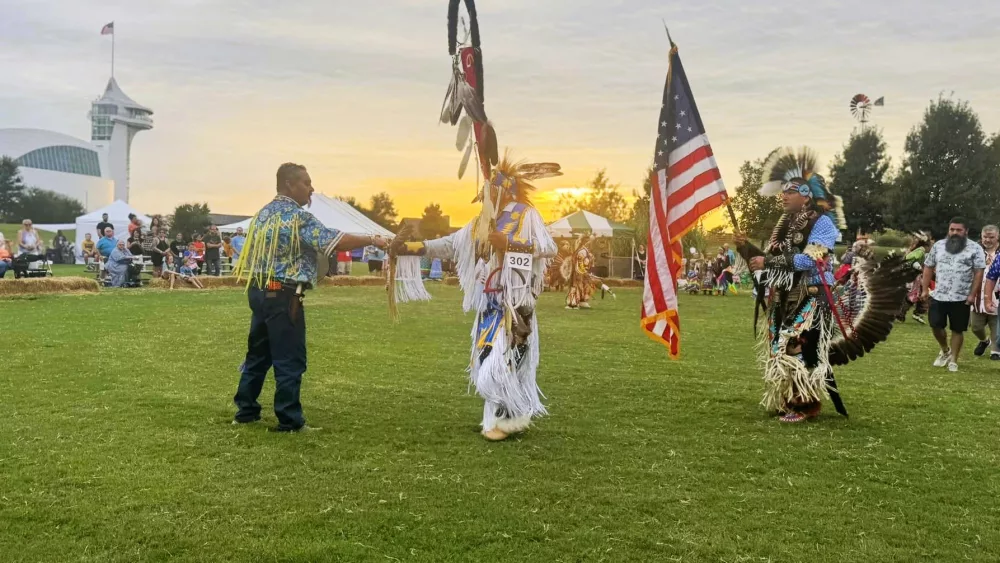dpa-pow-wow-w-sun