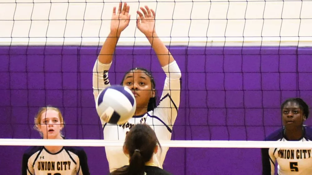 fall-sports-pics-oct-7-4-girl-volley