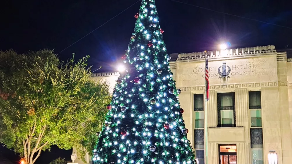main-st-uc-tree-lighting