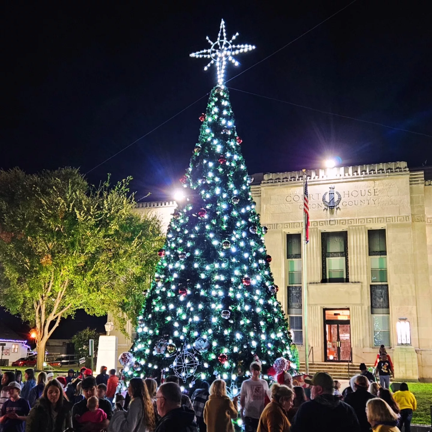 main-st-uc-tree-lighting