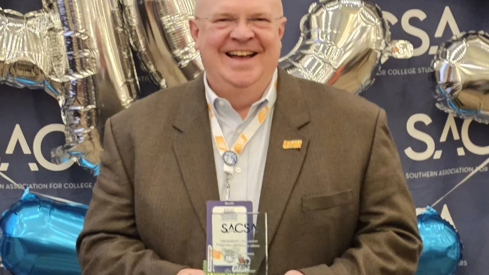 utm-lewter-with-award