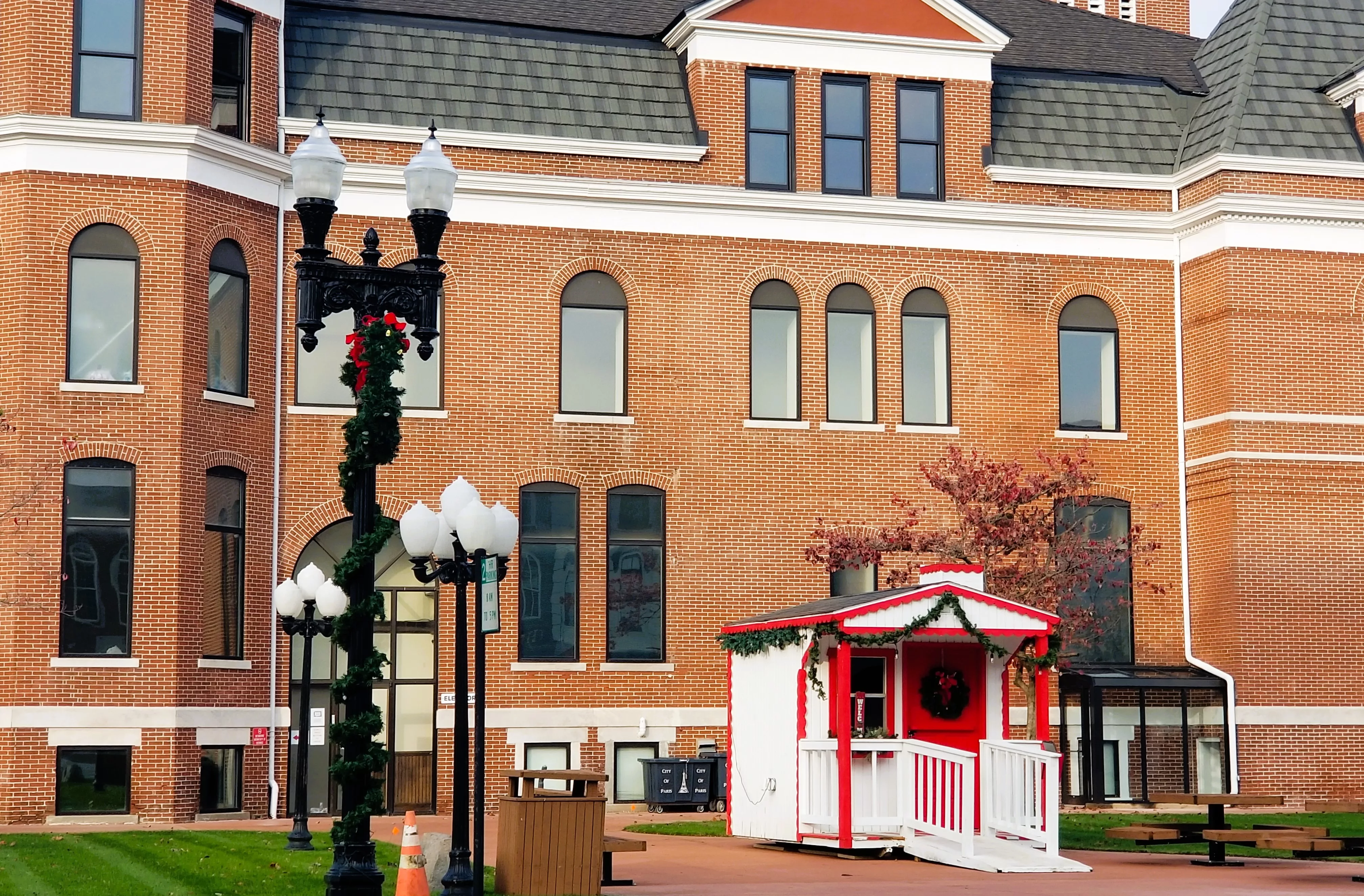 santa-house-24