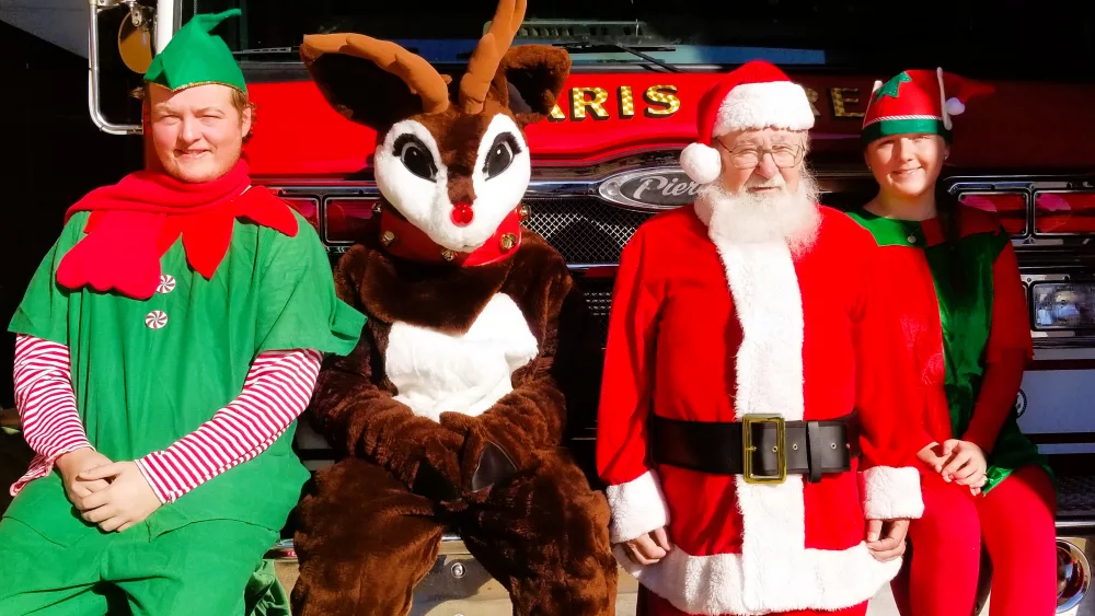 santa-and-helpers-at-fd