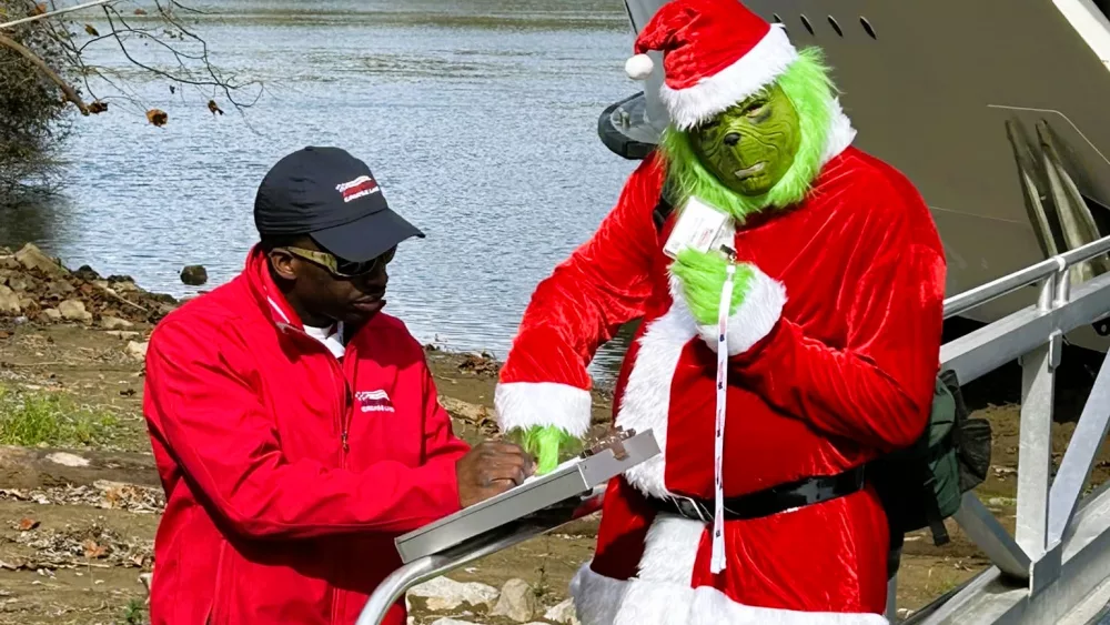 grinch-arrived-in-dover