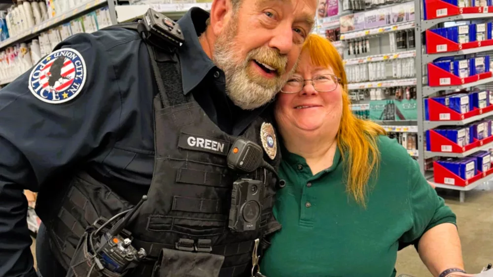uc-shop-w-cop-24