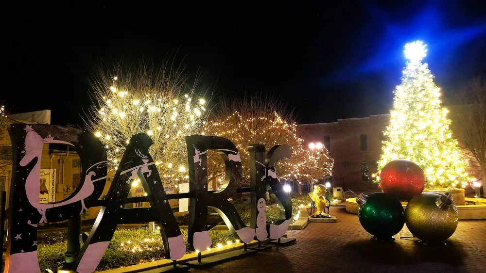 plaza-paris-at-nite