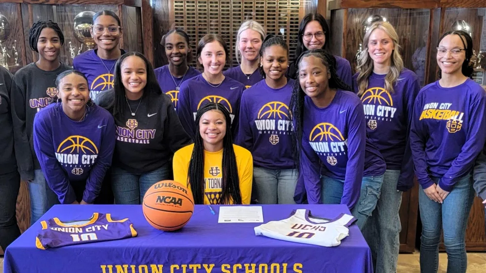 debrionna-jones-signs-with-uts-2
