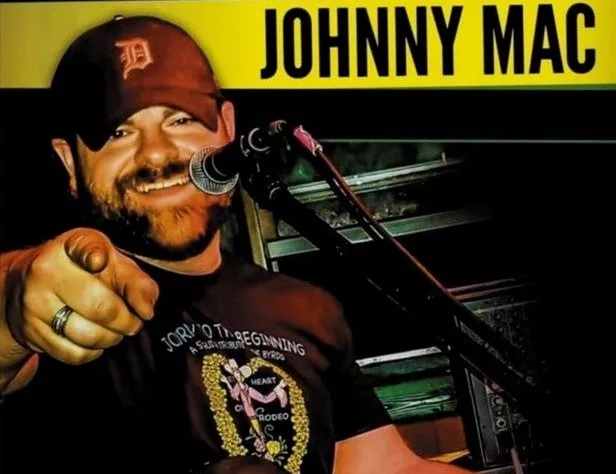 eiffel-t-johnny-mac