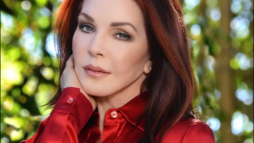 priscilla-presley-dixie-crop