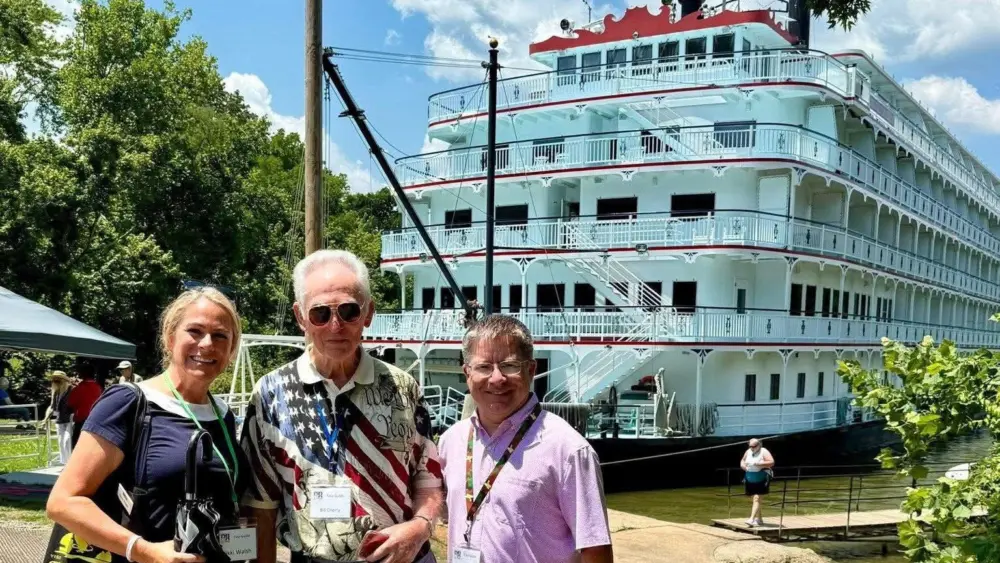 stew-co-riverboat-tour-guides