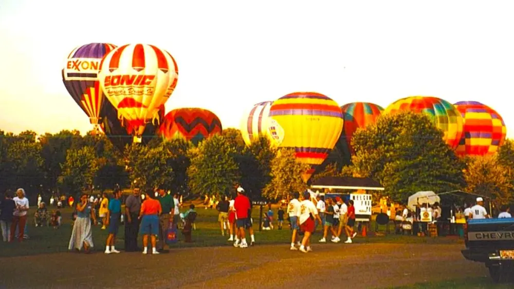 hot-air-balloon-eiffel