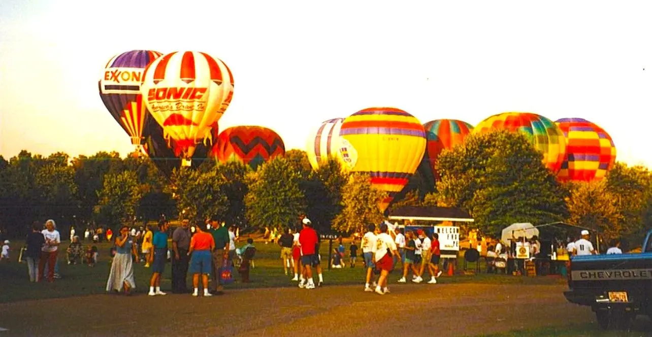 hot-air-balloon-eiffel