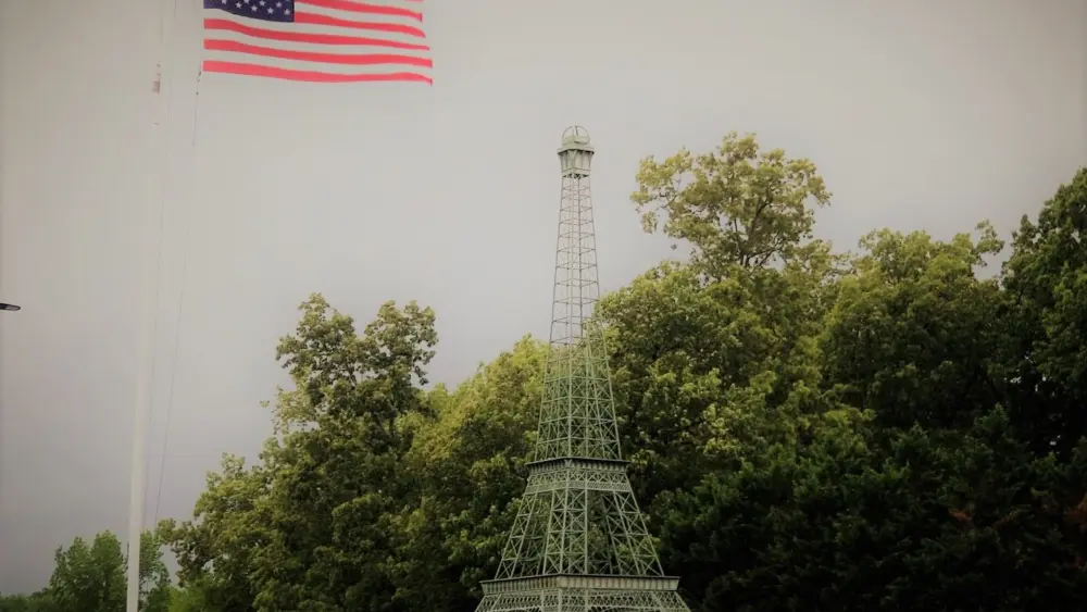 eiffel-t-w-flag-may-9
