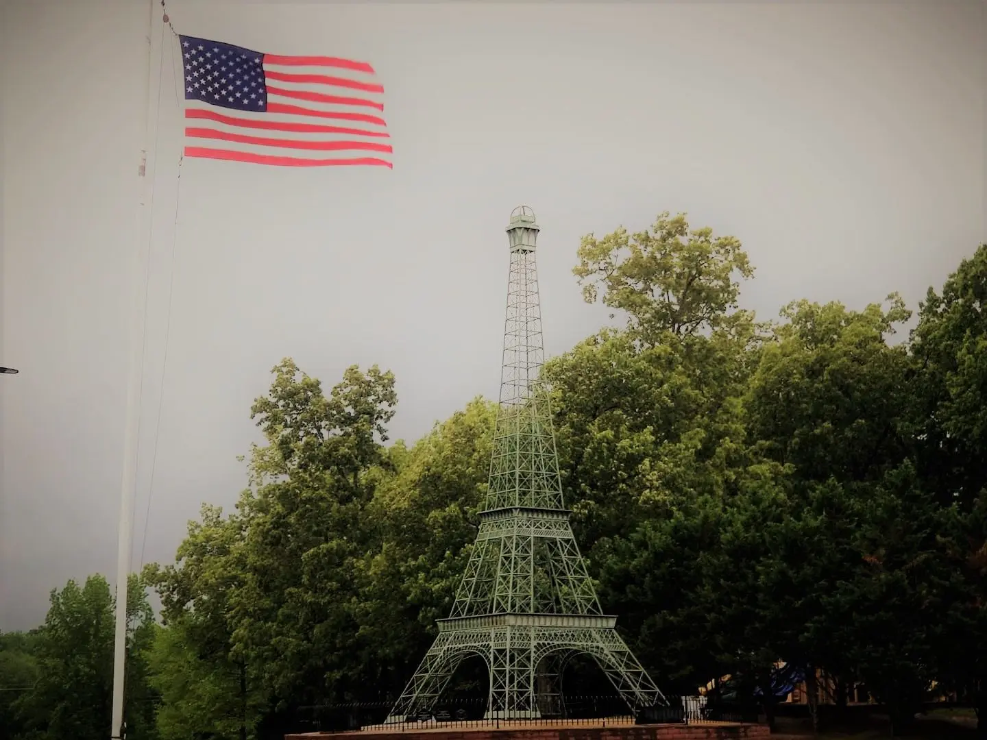 eiffel-t-w-flag-may-9