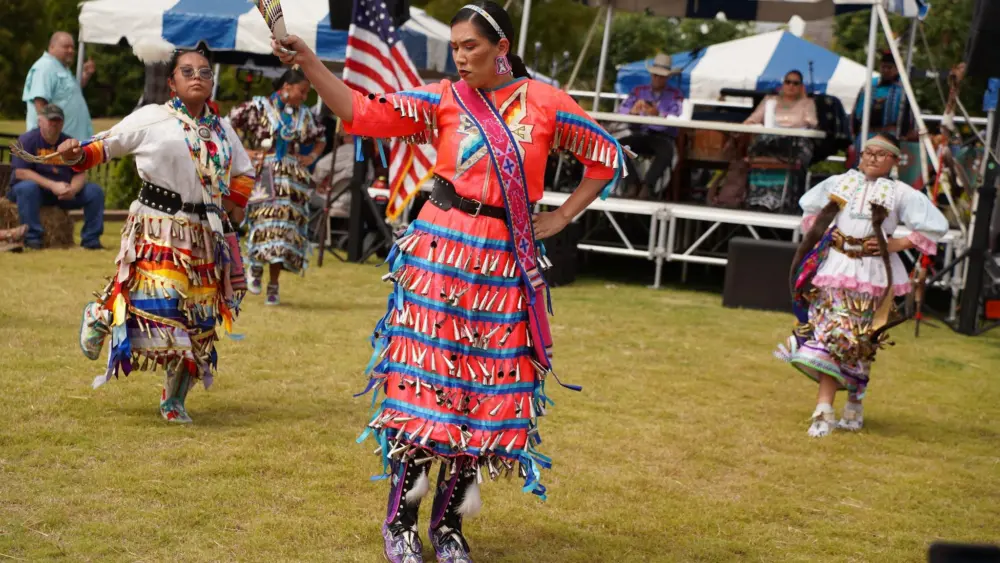 dpa-native-ameri-dance