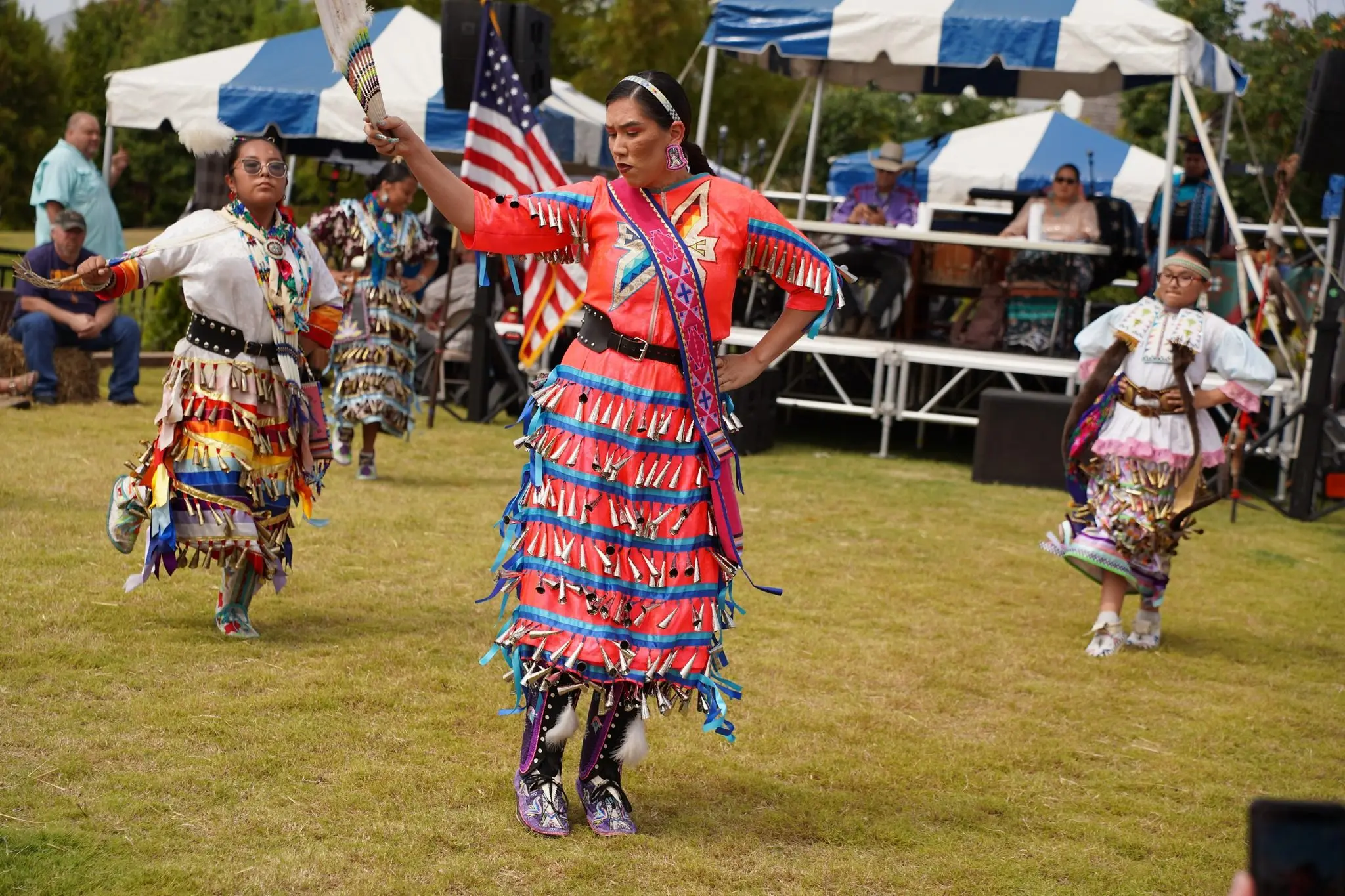 dpa-native-ameri-dance