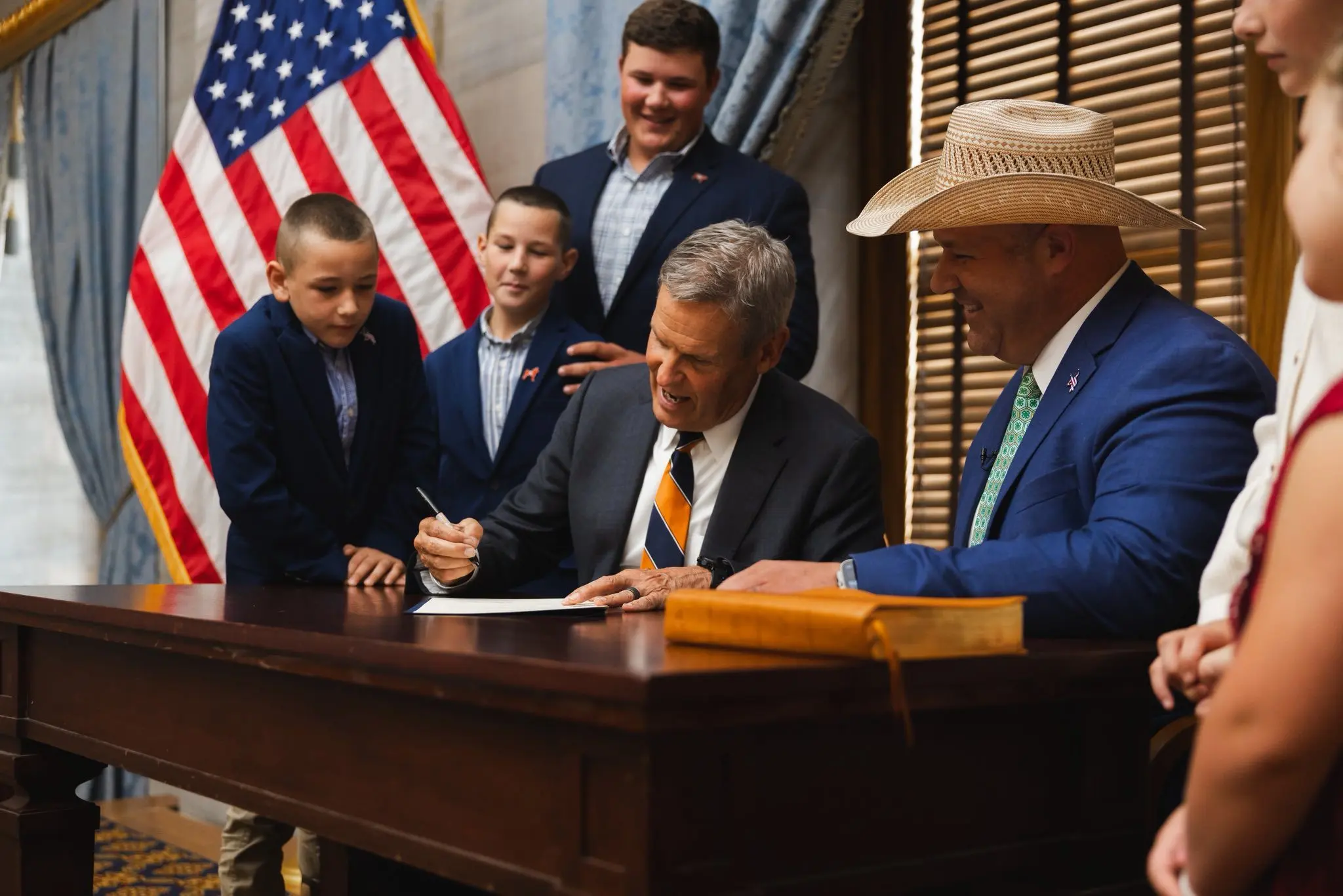 gov-lee-andy-holt
