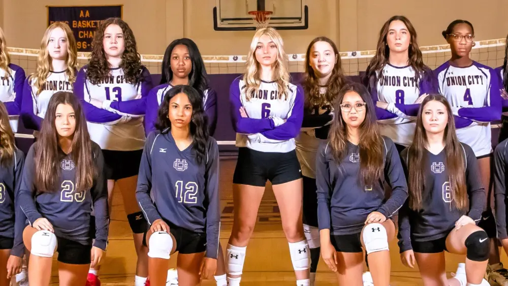 2025-uchs-volleyball-team-photo