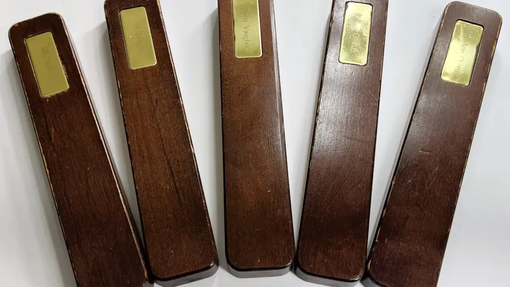 masquer-nameplate