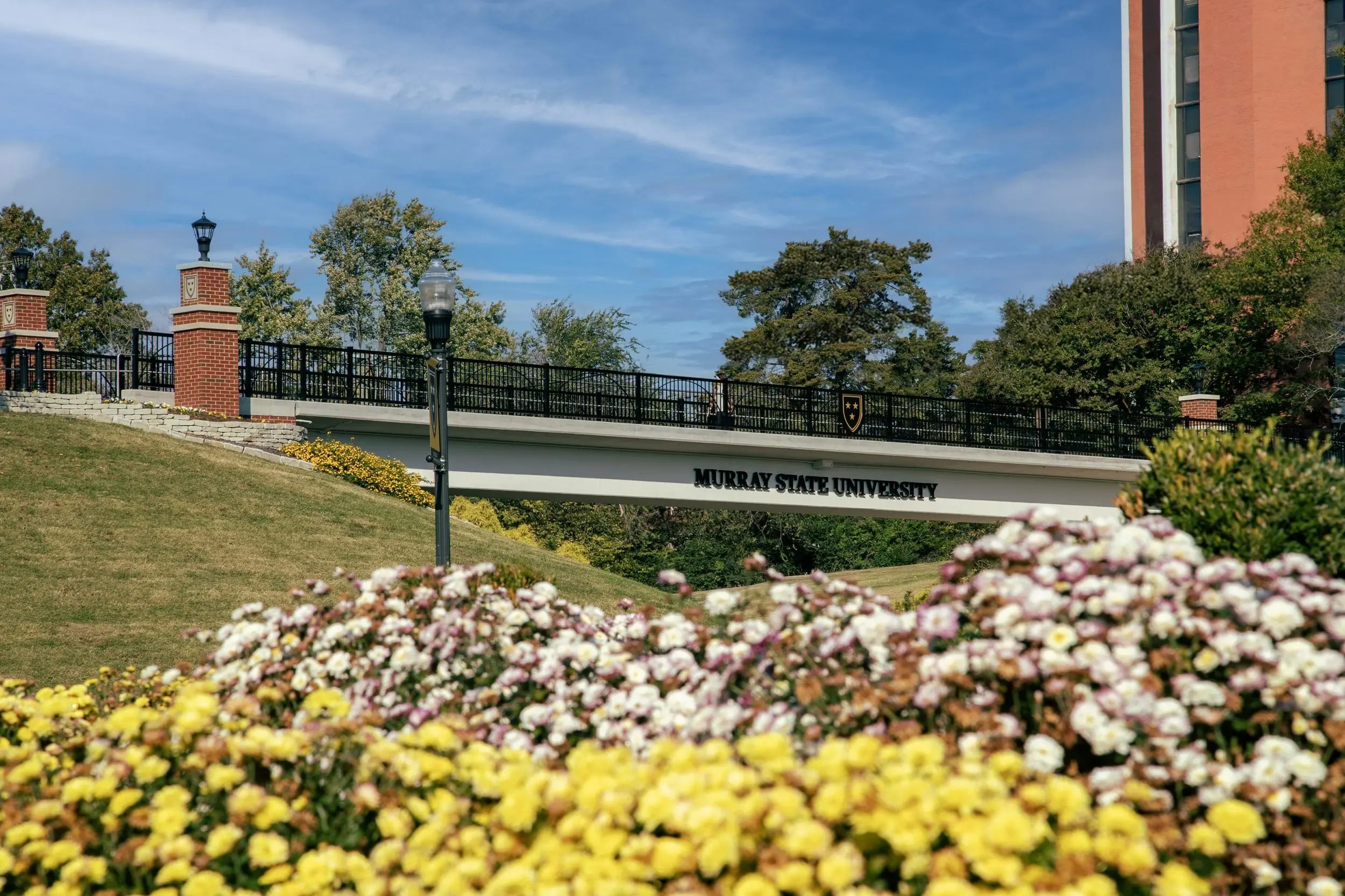 murray-state-w-flowers