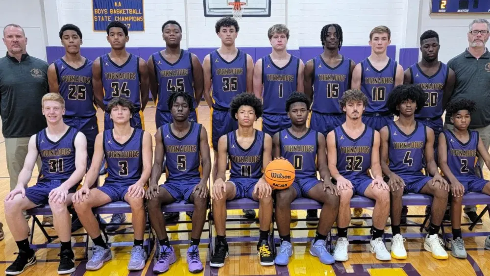 2025-26-uchs-boys-basketball-team-photo-2