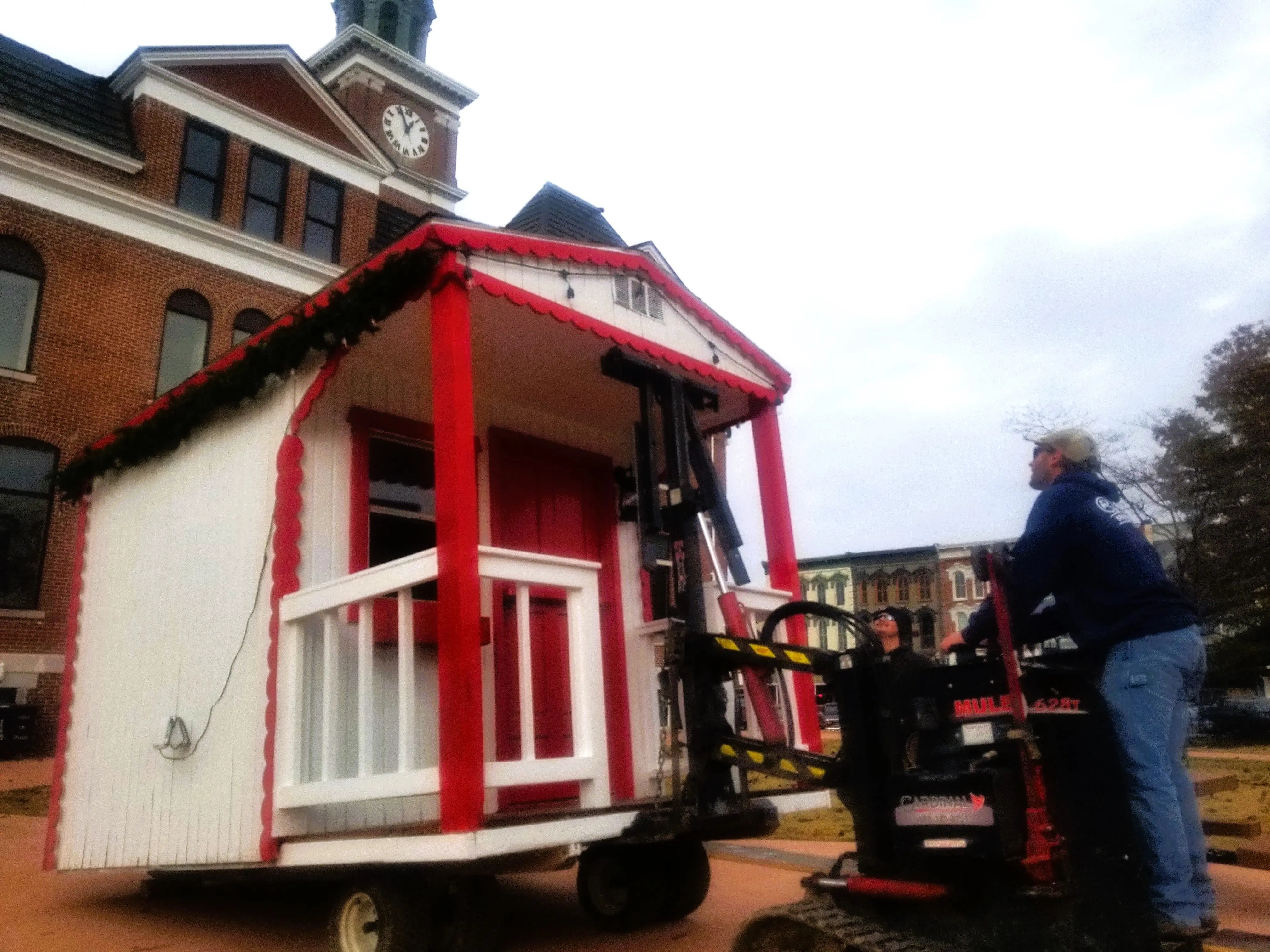 santa-house-both-hunter-sam