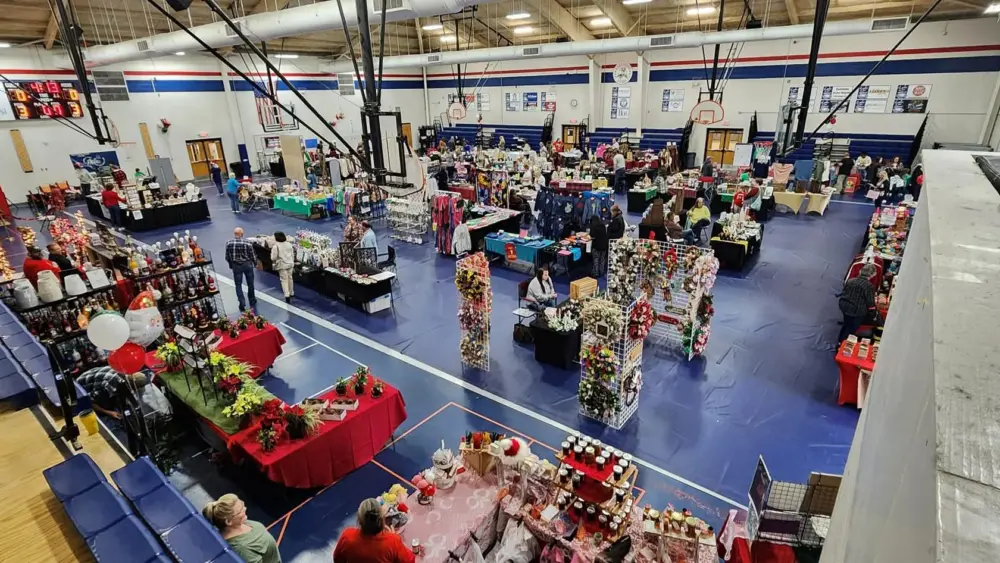 holly-jolly-lakewood-pic