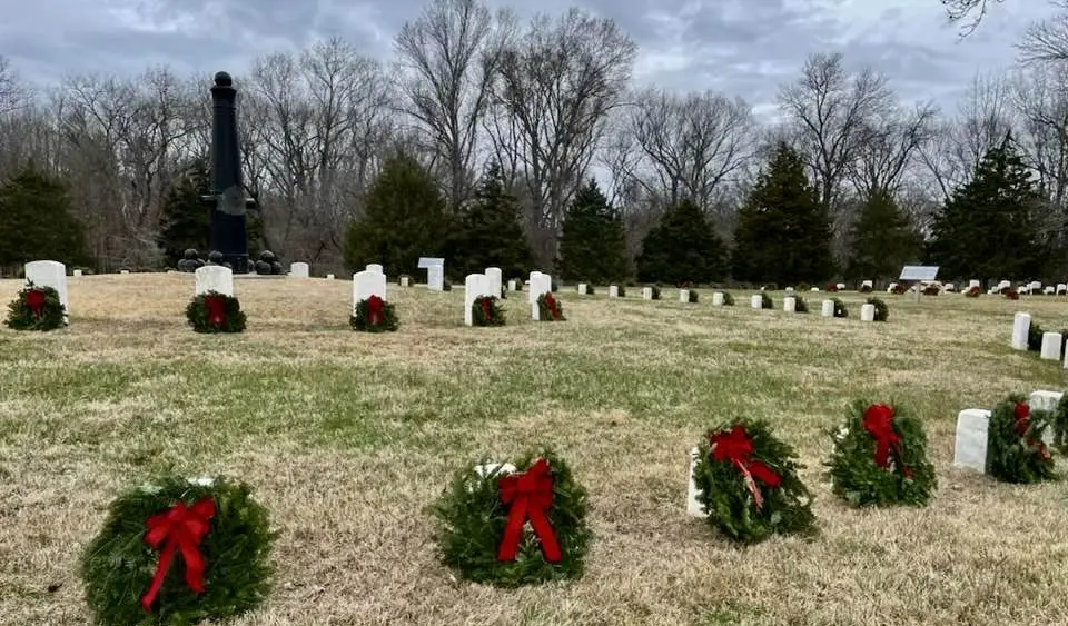 fort-d-wreaths-3